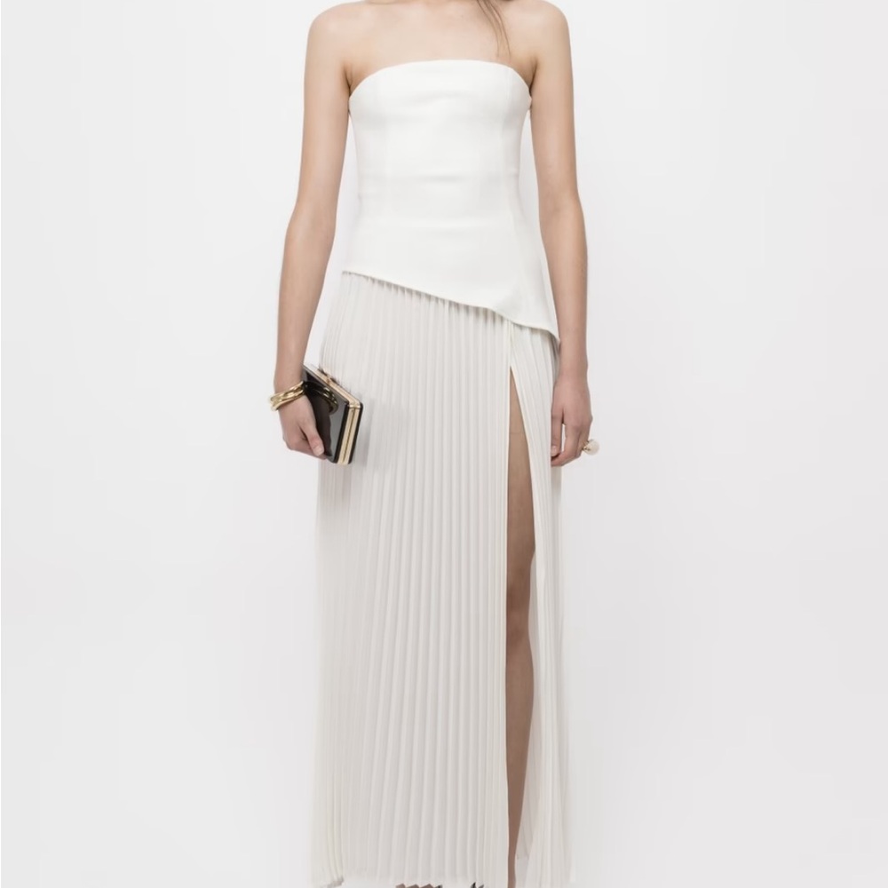 Arakii Strapless Dress with Pleated Skirt